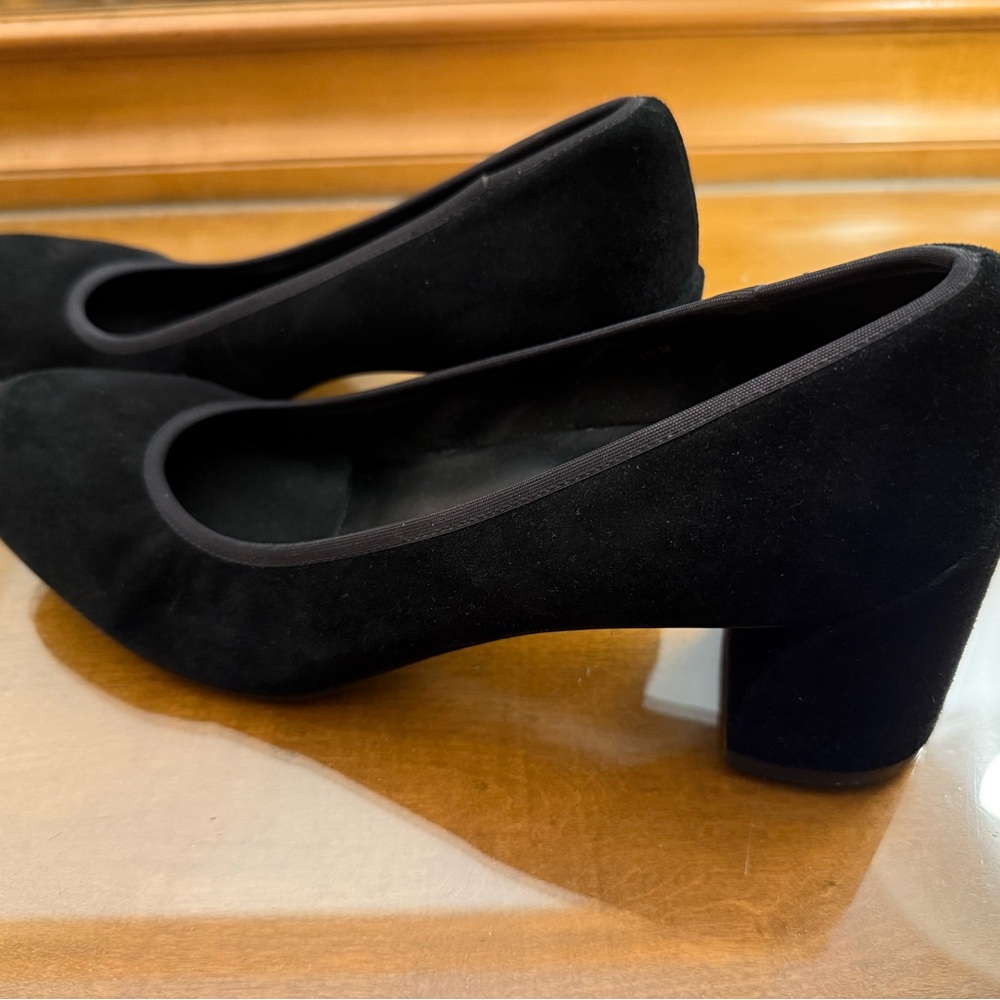 Elegant Black Suede Women's Shoes Vaneli size 10